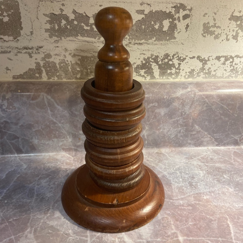 Vintage Wooden Napkin Rings & Holder - Brown
